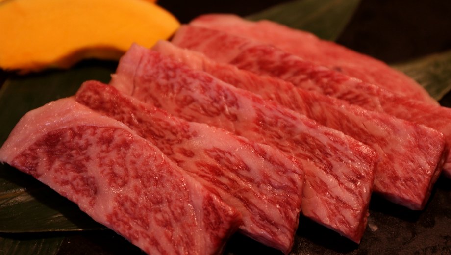 黒毛和牛の盛り付け